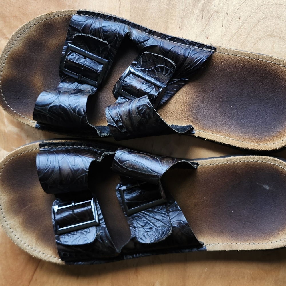 Black Posh Panda Barefoot Sandals